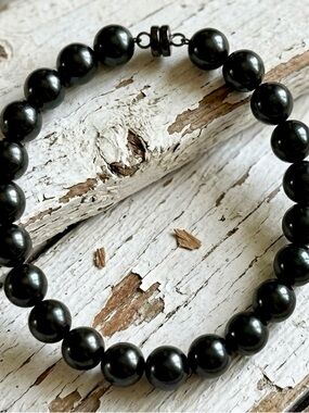 Glossy Black Mother of Pearl Beaded Bracelet